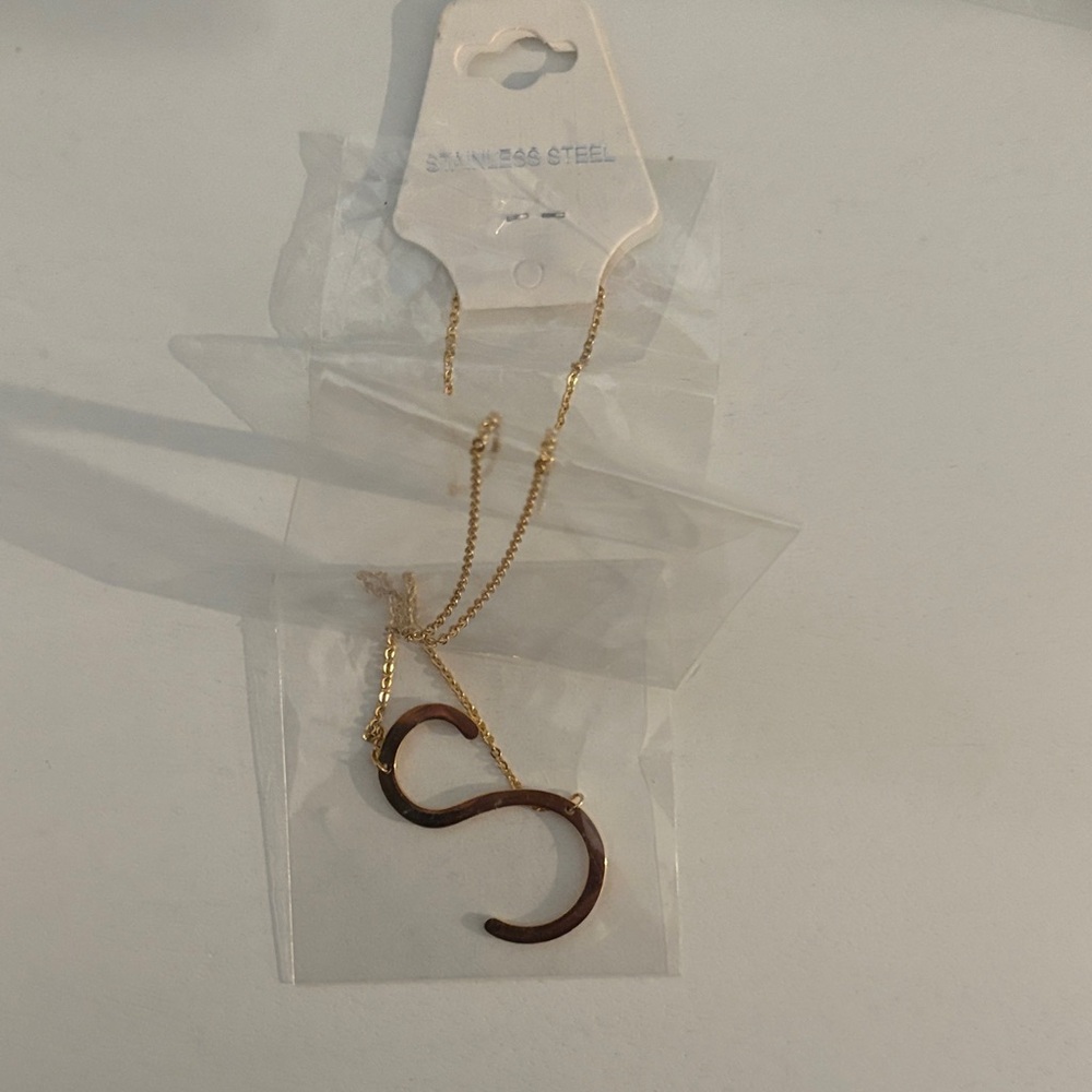 Stylish Gold Necklace with Brown Pendant